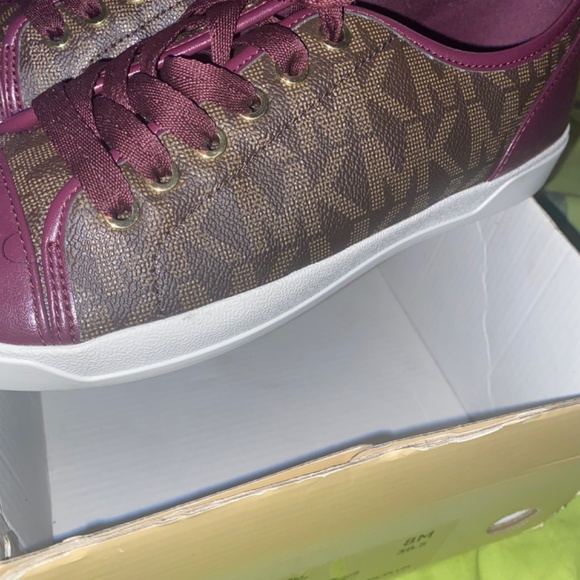 Michae Kors Sneakers - Picture 3 of 7